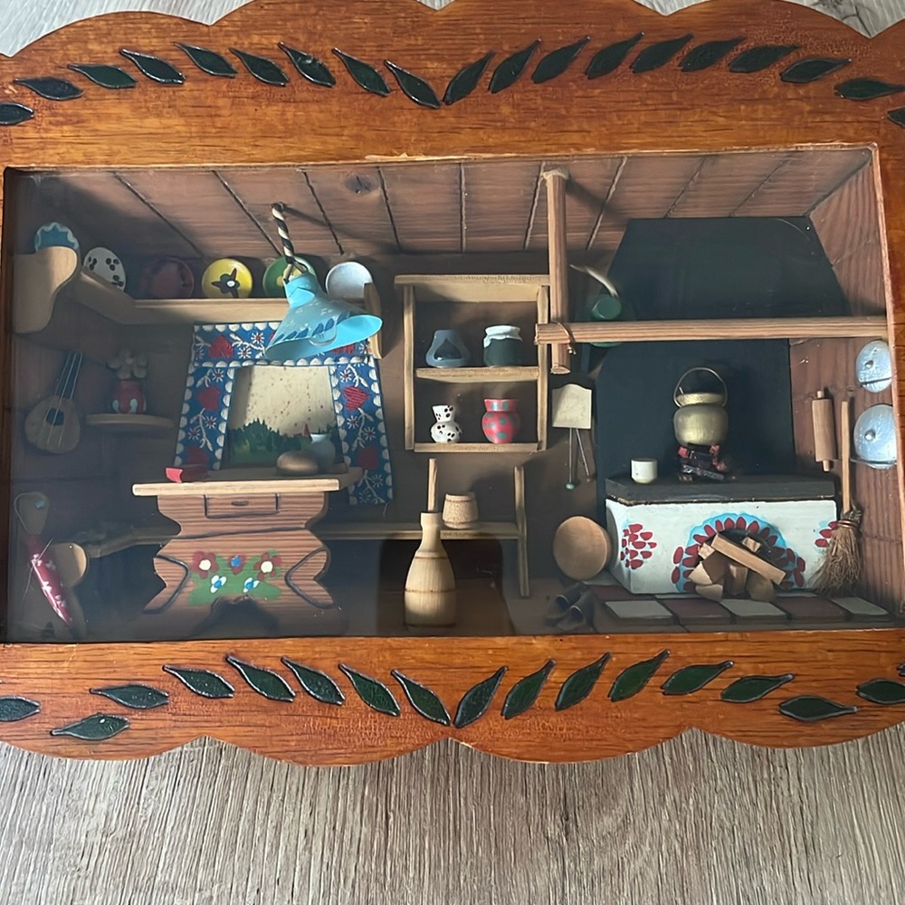 RARE -VINTAGE GERMAN SHADOW BOX - 1940s